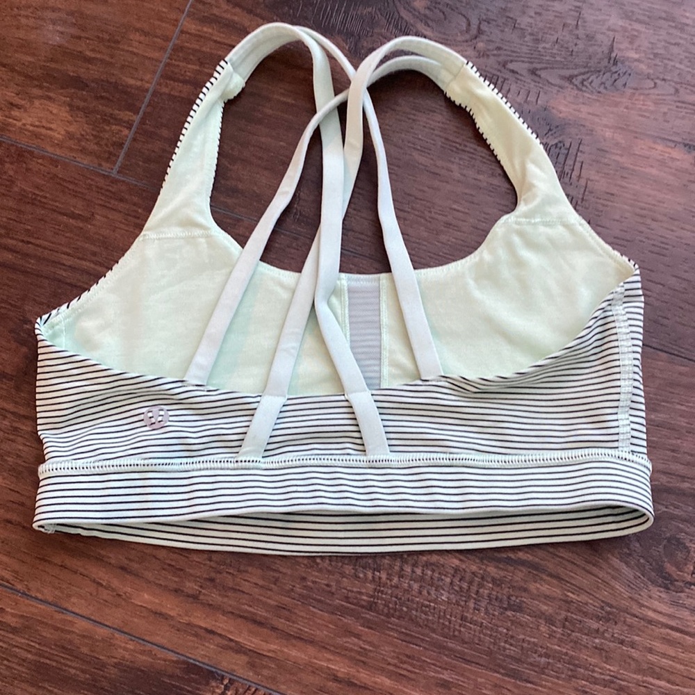 Lululemon sports bra size 6